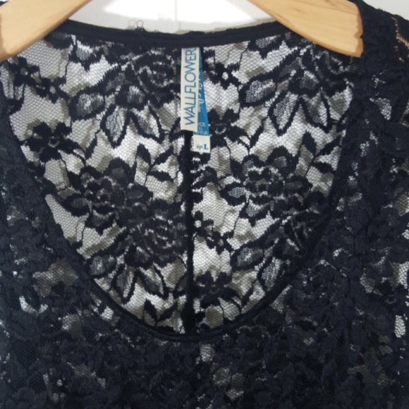 Wall flower dress.. - Picture 2 of 6